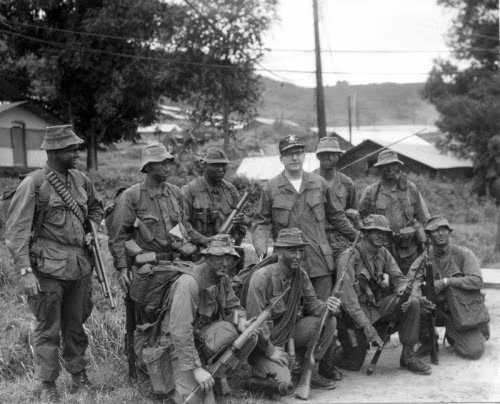 Đặc nhiệm trinh sát FORECON cũng là một trong những lực lượng đặc nhiệm đầu tiên đặt chân tới chiến trường Việt Nam và tham gia vào cuộc chiến này. Thành viên của những lực lượng này được phía ta gọi với cái tên khá "quen thuộc" đó là: Biệt kích, thám báo. Nguồn ảnh: Chive.