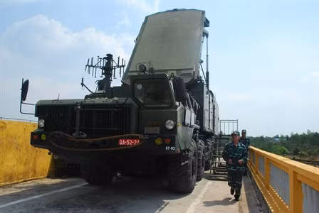 Xe chỉ huy bắn của hệ thống phòng không S300.