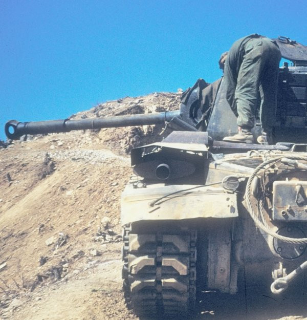 Xe tăng Mỹ tham chiến tại Triều Tiên. Nguồn ảnh: Thechive.