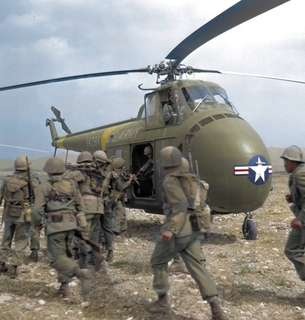 Dù xung đột đã tạm kết thúc từ 67 năm trước đây nhưng khu phi quân sự DMZ chia cắt hai miền liên Triều hiện vẫn là nơi nguy hiểm bậc nhất thế giới. Nguồn ảnh: Thechive.