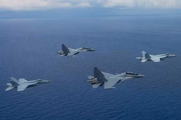 Malaysia dieu Su-30 tap tran voi My tren Bien Dong-Hinh-2