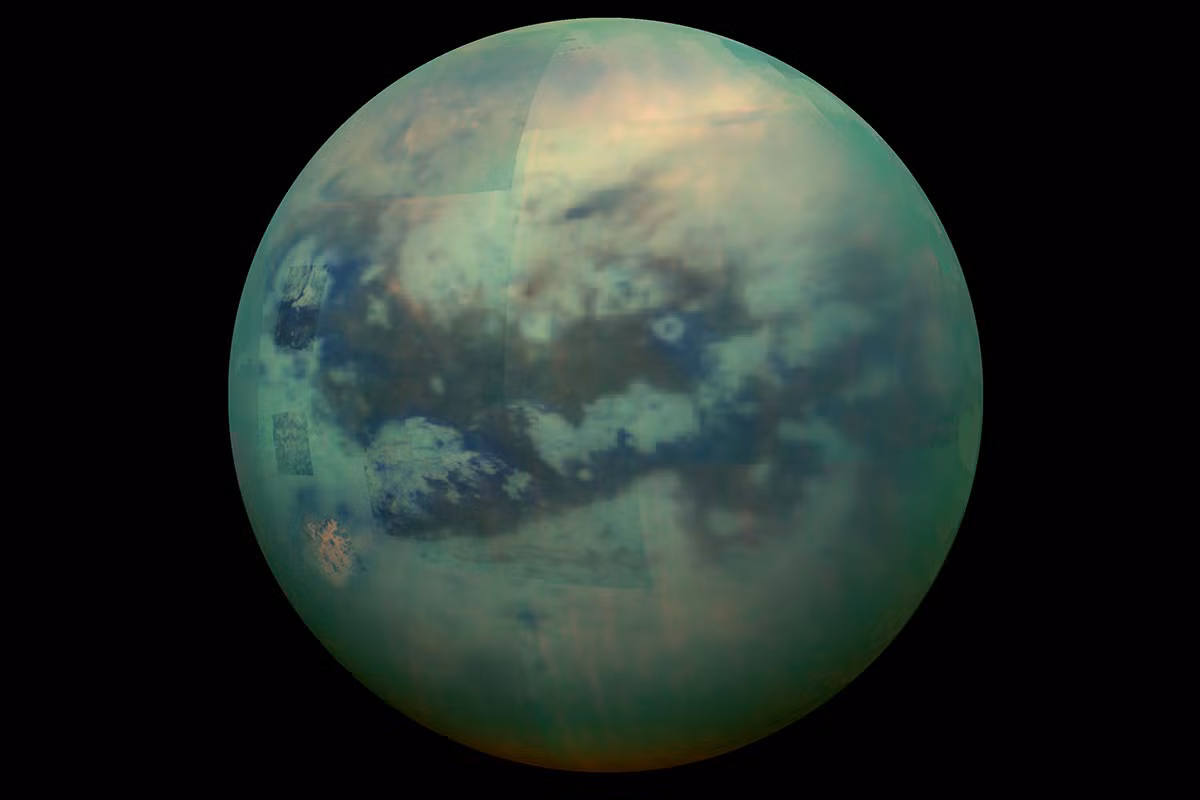 Sung sot phat hien bot khi co gas tren Mat trang Titan