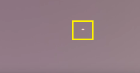 UFO này di chuyển rất chậm và nhấp nháy liên tục trên bầu trời. Sau khoảng 2 phút thì UFO mất hút vào nền trời mờ ảo lúc chiều tối. 