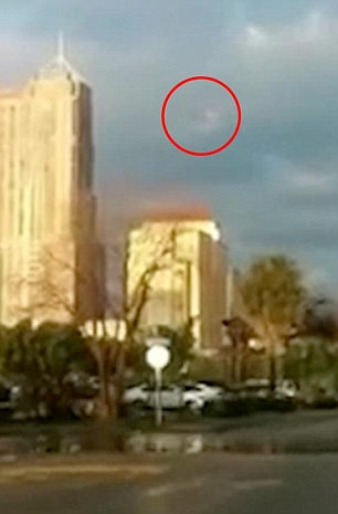 Nhiều chuyên gia đưa ra giả thuyết, đây là một UFO có khả năng ngụy trang tiên tiến nhất so với những UFO từng thấy trước giờ. 