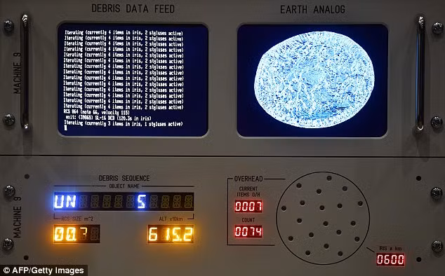 Trong đó, có tới 27.000 mảnh rác thải không gian lớn hơn 10 cm. 