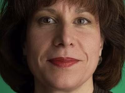 15. Joan Braddi cung cấp các sản phẩm cho Google. Làm việc cho Google: 1999 cho đến nay Vị trí hiện tại tại Google: Phó chủ tịch phụ trách các quan hệ đối tác của Google. 