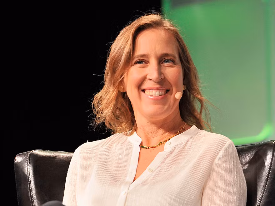 16. Susan Wojcicki hiện tại vẫn làm việc tại Google. Wojcicki là nhân viên thứ 16 của Google. Làm việc cho Google: Tháng 4/1999 cho đến nay. Cô đã trở thành Giám đốc điều hành của YouTube trong năm 2014. Vị trí hiện tại tại Google: Giám đốc điều hành của YouTube kể từ đầu năm 2014. 