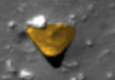 Vật thể hình cỗ máy tam giác kỳ lạ được phát hiện vào tháng 7/2016 ngay trên bề mặt khu vực Ryder Crater, Mặt trăng do thiết bị Streetcap1 của Youtube phát hiện. Nguồn ảnh: ufosightingsdaily. 