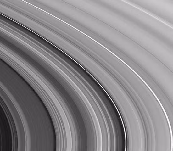 Theo đó, vòng nhẫn C không chỉ có mây khí bụi mà còn tồn tại ít băng cùng nhiều loại đá, đặc biệt là silicat. Nó còn hoạt động tư cách như một "nam châm", chuyên hút bụi vật chất từ các vụ nổ sao, siêu tân tinh ở khu vực gần đó.