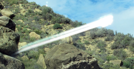 Nhân chứng cho rằng nó là một UFO. Đằng sau UFO này là một dải ánh sáng trắng phát ra mãnh liệt. Sau đó UFO biến mất nhanh chóng. Nhân chứng cho rằng bên dưới vách đá này có thể là căn cứ của người ngoài hành tinh. Và bức ảnh chụp được là thời khắc UFO đi ra ngoài để tiến hành khám sát địa chất Trái Đất chúng ta.