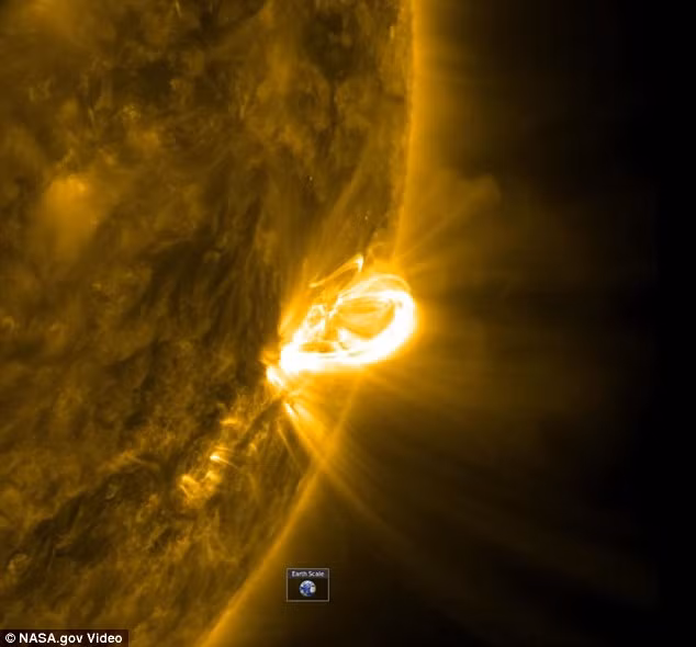 Phóng to bức ảnh, có thể thấy hiện tượng xuất hiện ngay một vùng năng lượng cực đoan, phức tạp, có nhiều dòng tuôn trào năng lượng plasma di chuyển tạo hình theo đường từ trường. 