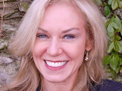 4. Heather Cairns từng là quản lý nhân sự HR tại Google. Hiện tại Heather Cairns đã nghỉ hưu, chủ yếu dành thời gian nghiên cứu đầu tư và điều hành một công ty phát triển bất động sản nhỏ ở Massachusetts. Làm việc cho Google: 1998-2005. Vị trí gần đây nhất tại Google: Quản lý nhân sự HR. Cô đã từng tuyển dụng cho Google khoảng 200 nhân viên đầu tiên của Google.