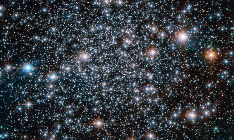 An tuong ve dep tinh khoi cum sao chua nhieu kim loai