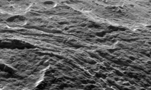 Lần nghiên cứu mới cho thấy, bên trong hệ thống cấu trúc của mặt trăng Dion cũng phát ra những nhiễu động qua lại khá mờ nhạt tương tự như tác nhiễu động mà đại dương gây ra trong lòng cấu trúc mặt trăng Europa, sao Mộc. Và giả thuyết mới chỉ ra rằng, đại dương này có thể nằm cách 62 dặm bên dưới bề mặt mặt trăng Dion, đại dương này sâu tầm vài dặm và bao bọc bởi các lõi đá bên trong mặt trăng. 