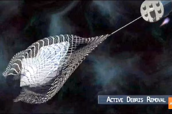 Cơ quan Thám hiểm Vũ trụ Nhật Bản (JAXA) đang làm việc cùng với một công ty Nitto Seimo trong nỗ lực tạo một loại lưới đặc biệt có thể dùng để đánh bắt rác không gian.