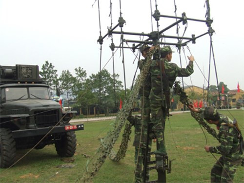 Viet Nam xay dung luc luong tac chien dien tu tinh nhue, hien dai