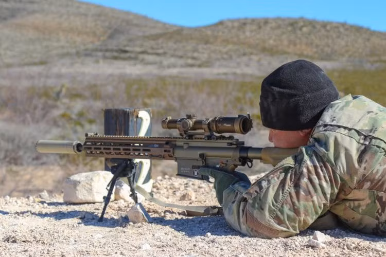 Lục quân Mỹ tháng 1/2019 và tháng 1/2020 trao hai hợp đồng trị giá khoảng 56 triệu USD cho hãng Heckler&amp;Koch, trong đó đặt hàng 5.851 khẩu súng trường SDMR với giá 6.100 USD mỗi khẩu.