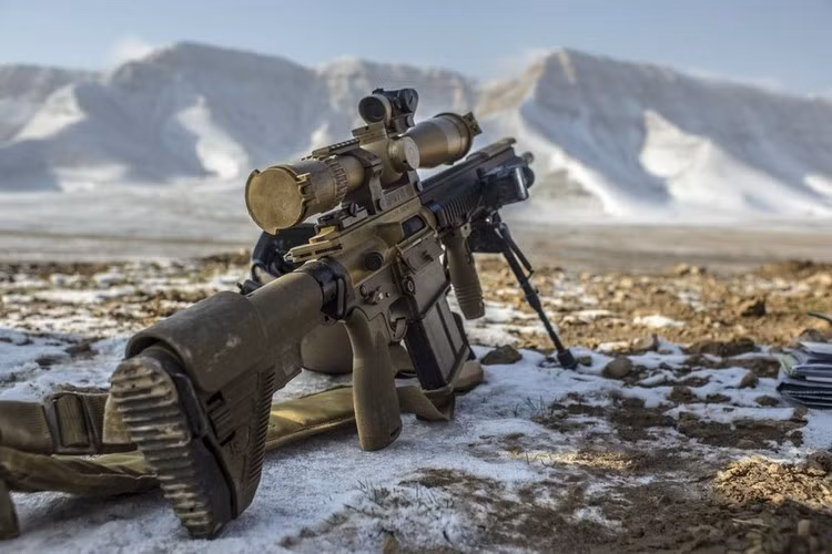 "Vũ khí này là bản nâng cấp dành cho cấp tiểu đội, có thể sử dụng trong hiệp đồng tác chiến. Nó là mẫu súng trường tuyệt vời và rất thoải mái khi sử dụng", binh sĩ Patrick Nissen cho biết thêm.