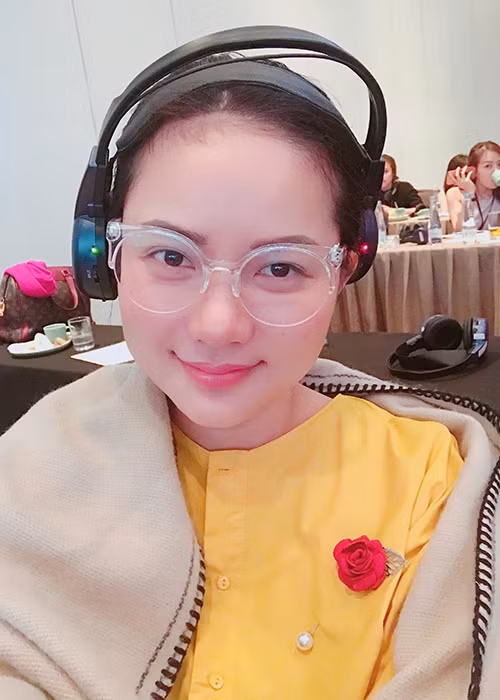 Phan Như Thảo miệt mài làm việc là một trong những tin tức sao Việt trong ngày 28/3.