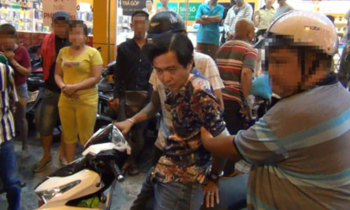 Đối tượng Dân bị tổ trinh sát khống chế trên đường đi giao ma túy.