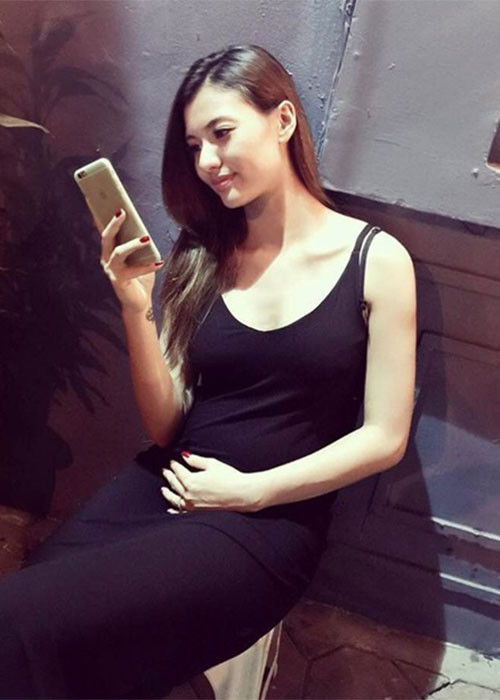 Khi chuẩn bị bước vào chung kết Bước nhảy Hoàn vũ 2016, Hồng Quế phát hiện cô đang mang bầu. Chọn giữ đứa con trong bụng, cô bỏ thi. Ảnh: FBNV