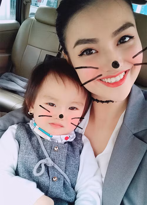 Hồng Quế dự định đi học tại chức vì muốn có tấm bằng để kiếm được công việc ổn định, dễ dàng chăm lo cho con gái hơn. Ảnh: FBNV