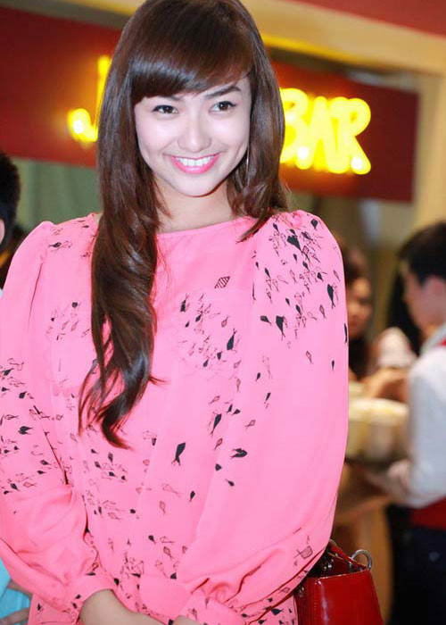 Tuy nhiên, chỉ sau vài năm nổi tiếng, Hồng Quế bắt đầu sa ngã. Nữ người mẫu rong chơi, đàn đúm, vướng nhiều scandal. Ảnh: Giaoducvietnam