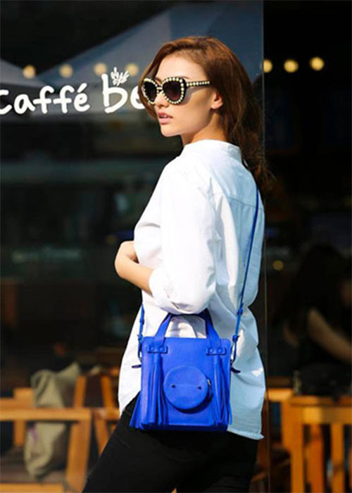 Hồng Quế lựa chọn trang phục thanh lịch, kín đáo hơn khi đi sự kiện thay thế những bộ cánh hở hang đồng thời tránh thị phi, ồn ào. Ảnh: FBNV