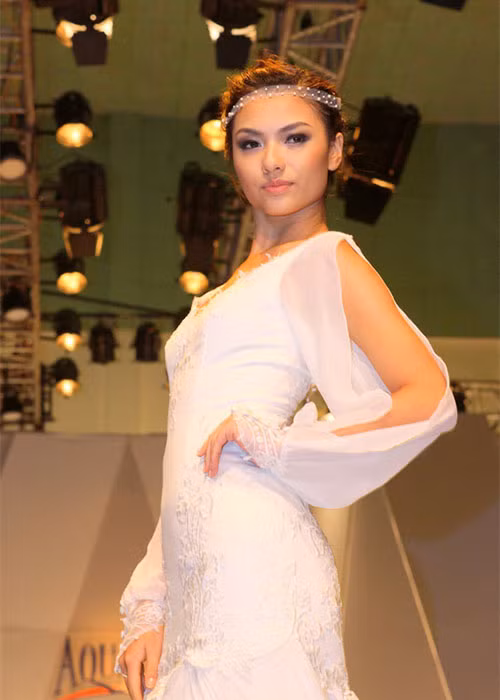 Buoc qua thoi gai hu, nguoi mau Hong Que gio ra sao?