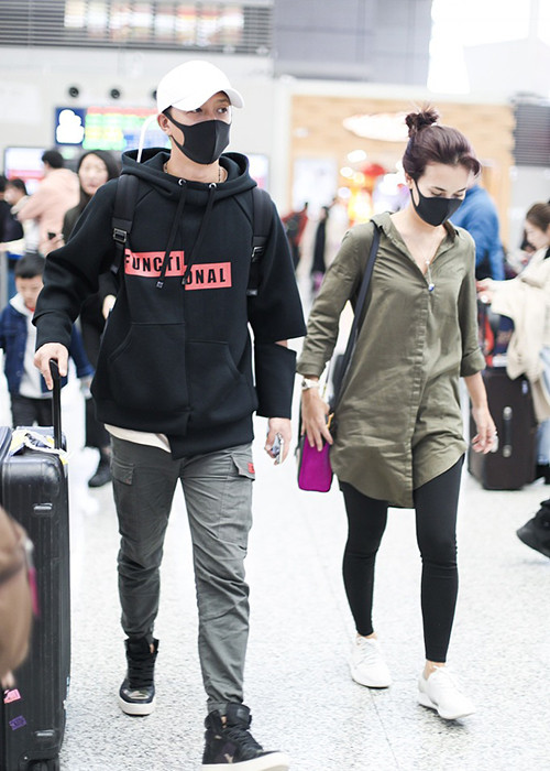 Đây là lần đầu tiên mỹ nhân phim " Chiến lang 2" xuất hiện bên bạn trai sau tuyên bố hẹn hò vào đầu tháng 2/2018.