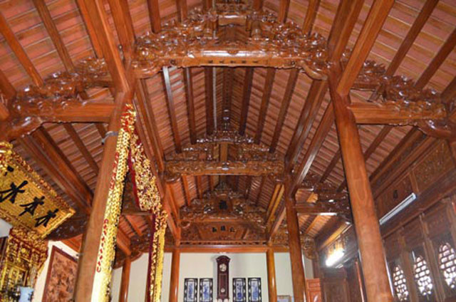 Bộ khung gỗ lim chắc chắn ở căn nhà 2 tỷ. Ảnh: Khám phá.