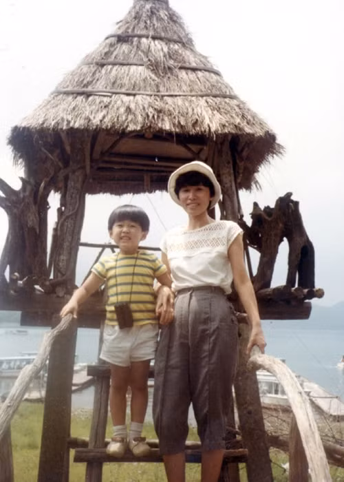 Châu Kiệt Luân để kiểu đầu nấm đáng yêu lúc nhỏ. Ảnh: Ifeng