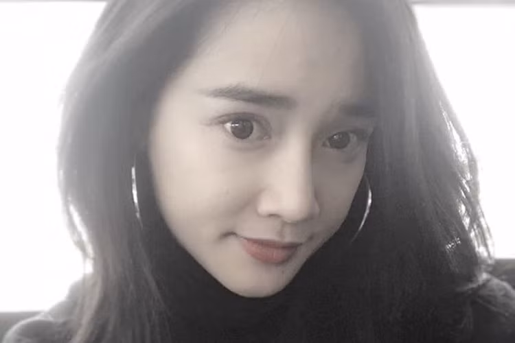 Hot Face sao Việt 24h: Nhã Phương chia sẻ: “Cuối tuần vui nhé cả nhà Phương sắp về Việt Nam rồi. Nhớ quá”.