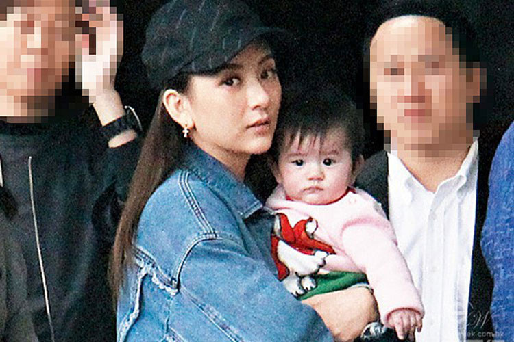 Nam diễn viên tâm sự khoảnh khắc hạnh phúc nhất của anh chính là khi chăm sóc con gái nhỏ. Ảnh: eastweek