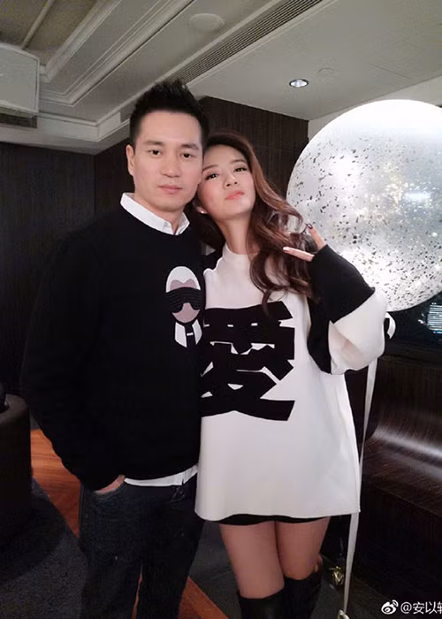Tháng 2/2018, chồng của An Dĩ Hiên bị tố từng có vợ và con riêng. Ảnh: Weibo