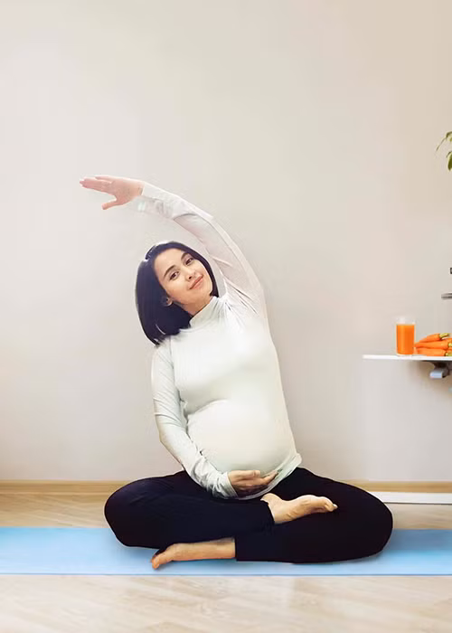 Tú Vi dành thời gian tập yoga mỗi ngày.