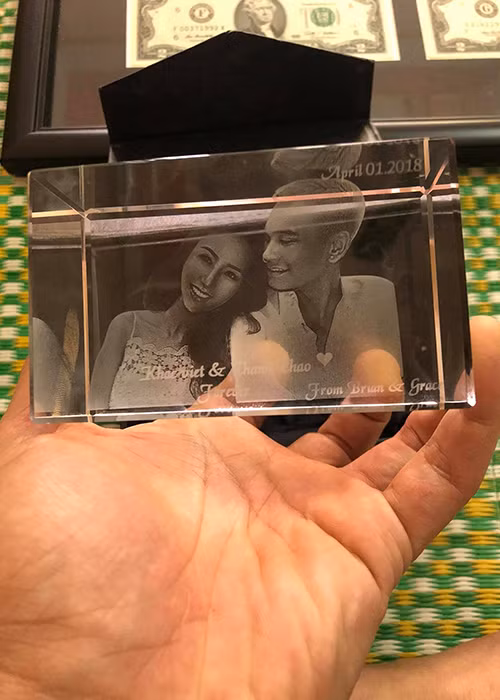 Khắc Việt khoe quà cưới của bạn bè dành cho vợ chồng anh là một trong những tin tức sao Việt trong ngày 23/3.