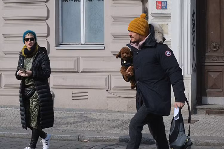 Theo một số nguồn tin, sau tuyên bố chia tay, cặp đôi vẫn giữ liên lạc.