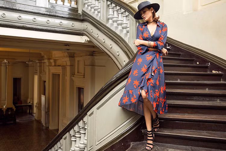 Võ Hoàng Yến tự tin mặc trang phục của các nhà thiết kế sau khi vòng một giảm kích cỡ. Ảnh: FBNV