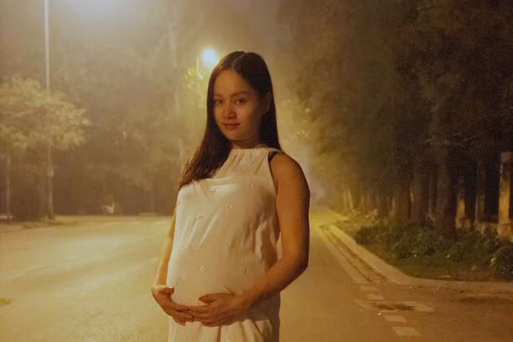 Lan Phương ở lại Hà Nội để sinh con đầu lòng.