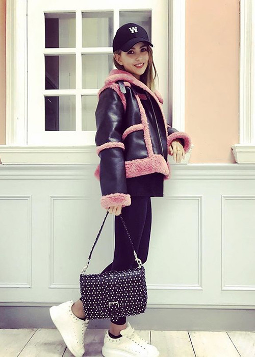 Côn Lăng từng bật mí để nhanh chóng lấy lại vóc dáng, khi mang bầu và thời kỳ cho con bú sau khi sinh, cô không để tăng cân quá nhiều. Ảnh: Instagram