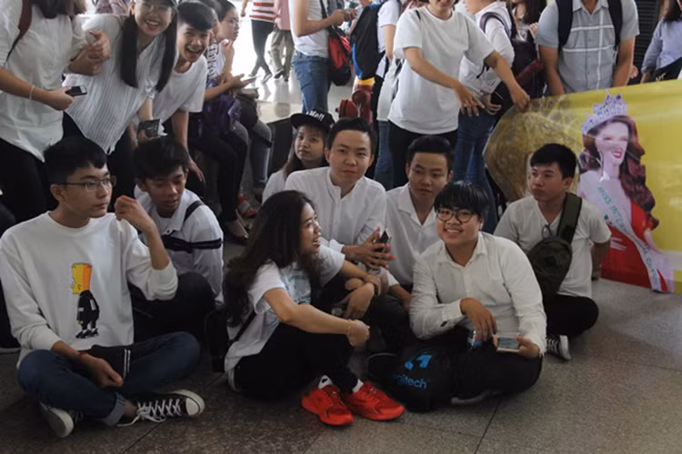 Khi được hỏi lý do hâm mộ nữ ca sĩ chuyển giới, tát cả các bạn đều nói rằng Hương Giang là một người vô cùng thông minh và nghị lực.