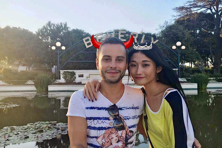 Kha Mỹ Vân mang bầu con đầu lòng với chồng Tây.