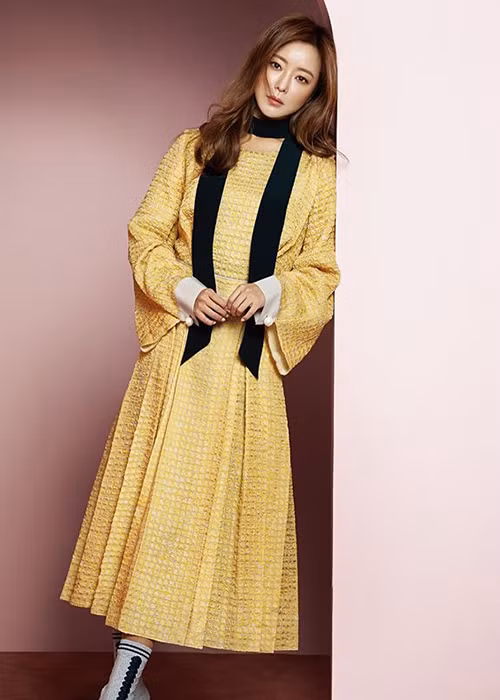 Có một sự nghiệp thành công cùng tổ ấm hạnh phúc, Kim Hee Sun ngày càng đẹp mặn mà. Ảnh: Instagram