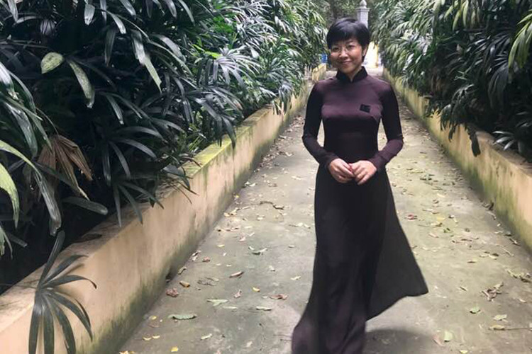 MC Thảo Vân tâm sự: “Ngõ rất vắng, một ngày đã qua”.