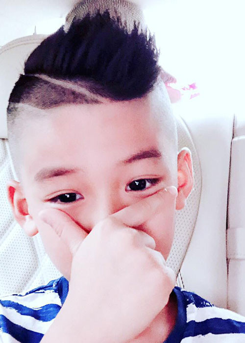 Lệ Quyên chia sẻ hình ảnh con trai kèm bình luận: “Cháu rất hâm mộ chú Ronaldo và chú Dybela nên cháu bắt chước, mix hai kiểu tóc luôn”.