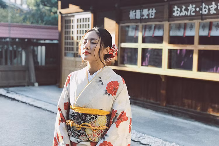 Giọng ca "Mona Lisa" vẫn thường xuyên đi du lịch.