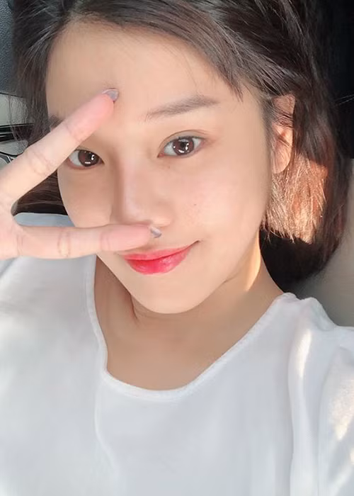 Cô nàng Hiểu Phương của "Tháng năm rực rỡ" khiến nhiều người ghen tỵ bởi gương mặt xinh đẹp.