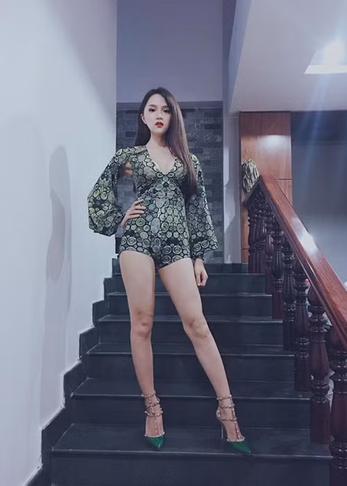 Hương Giang chuyển giới vào 7 năm trước. Hiện tại, cô sở hữu vóc dáng cân đối.