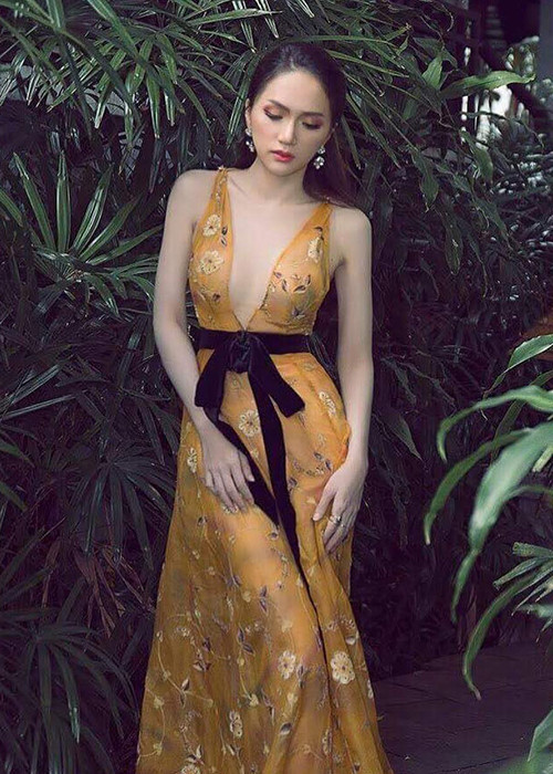 Nữ ca sĩ chuyển giới sinh năm 1991 sở hữu vóc dáng gợi cảm, gương mặt xinh đẹp.